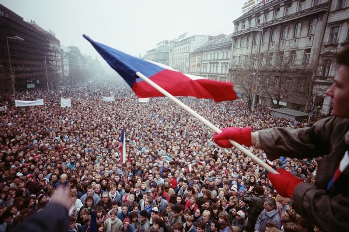 Slavný herec natočí v Praze
příběh o sametové revoluci