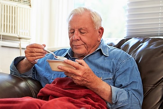 Ztráta chuti k jídlu je častý problém seniorů

