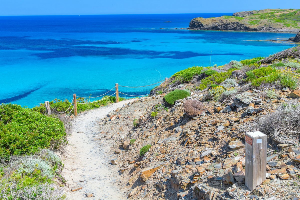 Jak si užít jarní Menorcu? Rozhodně pěšky!