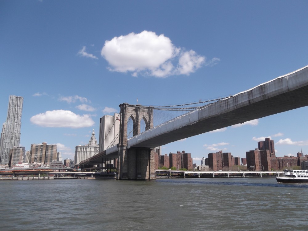 Brooklynský most letem světem