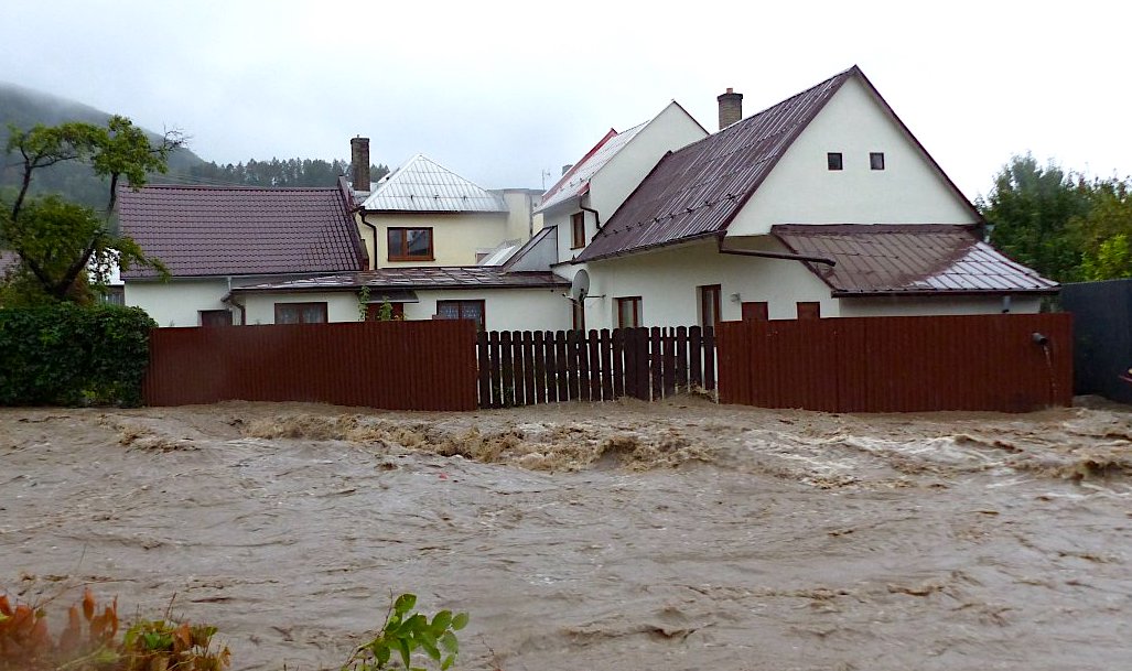 Ústřední povodňová komise upozorňuje, aby lidé při návratu domů dodržovali hygienická pravidla