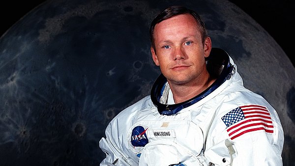 Neil Armstrong, první člověk,
který se dotkl Měsíce, zemřel