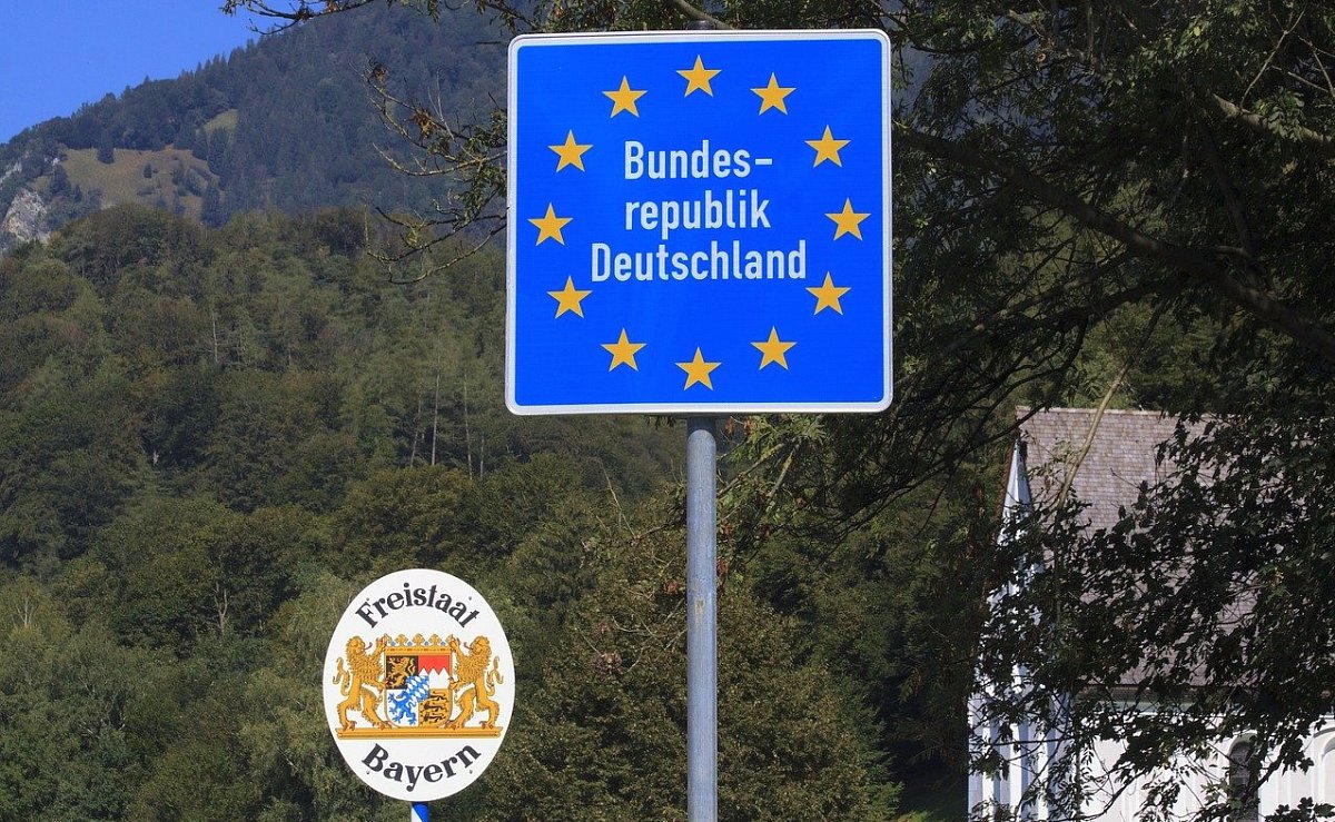 Cestování za hranice podle semaforu: Do Rakouska, Německa, Maďarska a na Slovensko je možné cestovat bez omezení