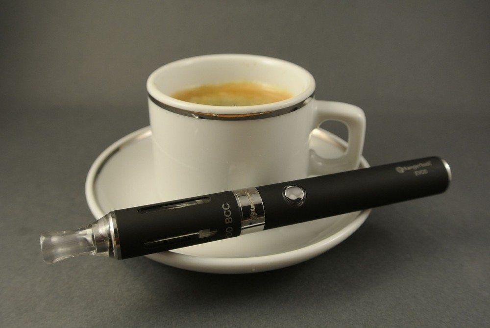 Studie: E-cigarety škodí
výrazně méně než tabák