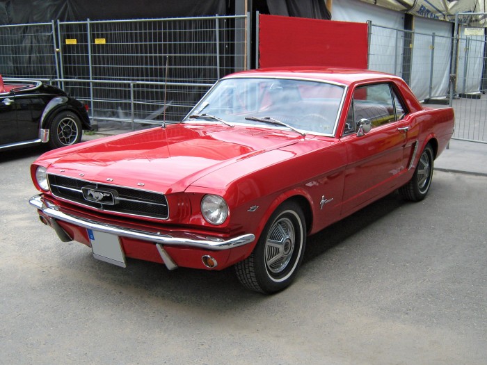Ford Mustang: americká ikona
s&nbsp;pádícím koněm na&nbsp;kapotě