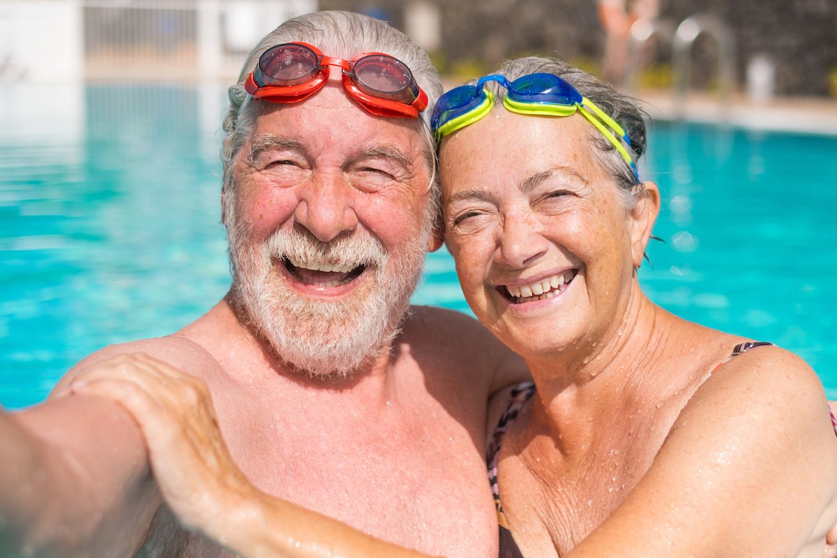 Jak si vybrat správný bazén na zahradu: Rady a tipy pro seniory
