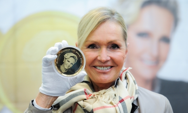 Zpěvačka Helena Vondráčková 
má minci se svým portrétem
