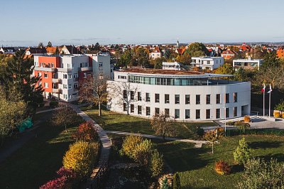 001-budovy-cck-vlevo-obytna-budova-vpravo-ustredi-cck-foto-video-dronem.jpg