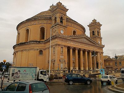 Farní kostel Panny Marie ve městě MOSTA.