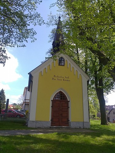 Zrenovovaný kostelík v Olešence