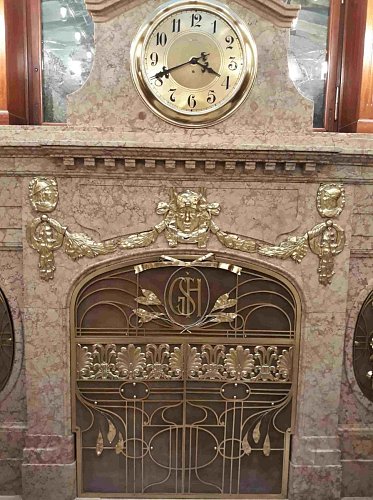 05-detail-inicial-grandhotel-sroubek.jpg