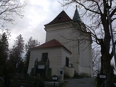 Kostel u sv. Matěje, v němž se vystavuje unikátní perníčkový betlém
