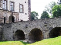 Po mostě do zámku