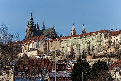 13  Letmý pohled na Hradčany.