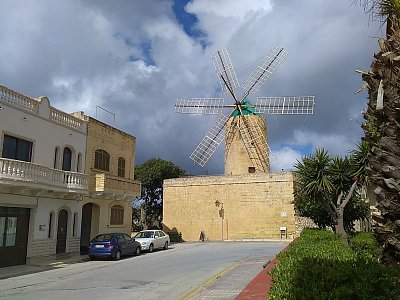 Větrný mlýn TÁ KOLA. Historická budova pochází z r. 1725.