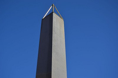 18-obelisk-na-iii-hradnim-nadvori-2.jpg