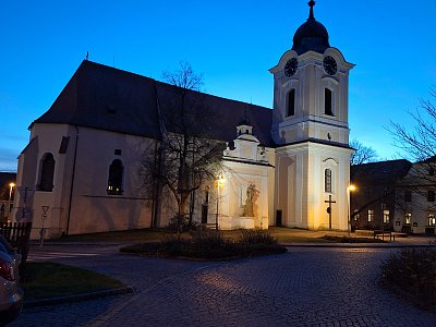 Liduprázdný nedělní podvečer