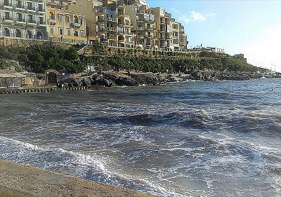 Xlendi je příjemné místo na jižním pobřeží ostrova Gozo. Bydlelo se tu dobře.