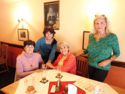 Majka, Hanka, Olga, Ája - přátelství, radost, pohoda.