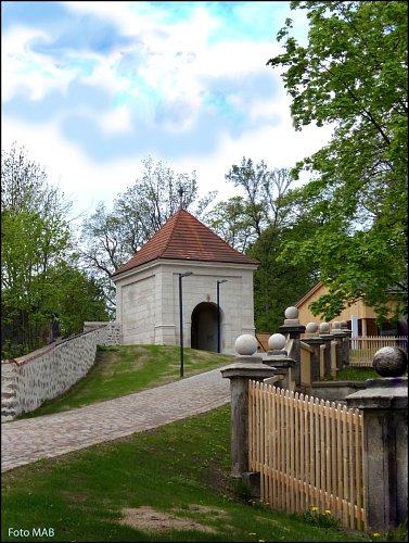 4.broumov-cesta-k-vychodu-z-klasternich-zahrad-foto-2015-.jpg