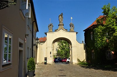 6-Hlavní brána
