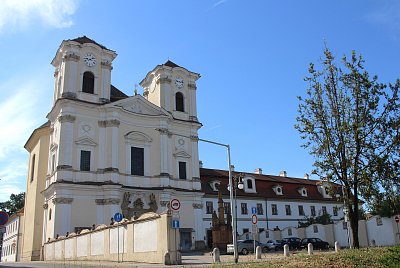 Kostel sv. Andělů strážných a klášter servitů