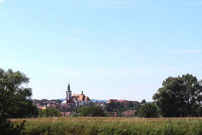 Míjíme kostel sv. Alžběty Durynské ve Vnorovech