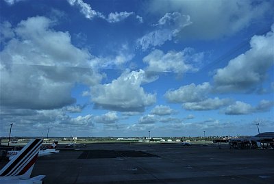 Nebe nad letištěm *