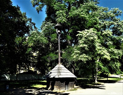 Zvonička v zahradě Kinských