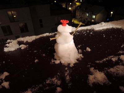 Sněhuláček na okně-večer napadl sníh, tak jsem si ho udělala na dobrou noc*