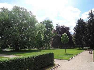 V zahradě Černínského paláce.