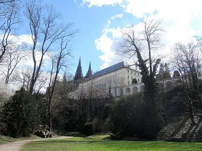 Pohled na Hrad s katedrálou z Jeleního příkopu