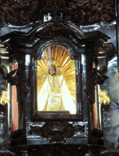 Soška Panenky Marie v chrámu na Svaté Hoře v Příbrami