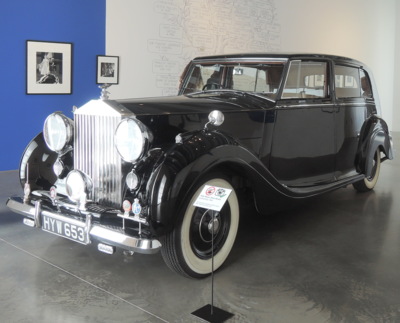 Královský Rolls Royce na výstavě Cecila Beatona*