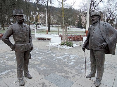 Franz Josef vlevo a Edward VII vpravo v Mariánských Lázních