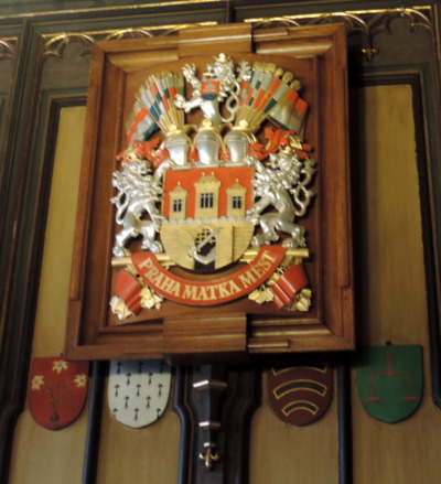 Znak Prahy v sále Staroměstské Radnice
