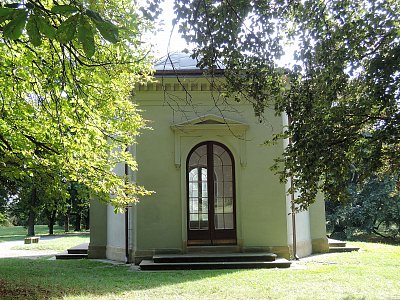 Altánek v zahradě zámku Čechy pod Kosířem