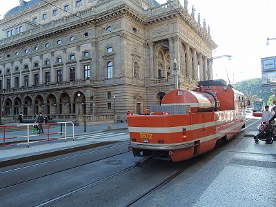 Mazací tramvaj dnes u Národního divadla