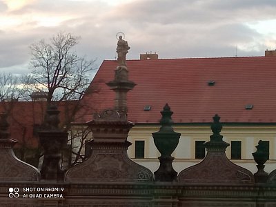 "Korunky" Schwarzenberského paláce..*
