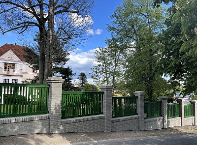 Nový plot ve starém stylu (požadavek památkářů)
