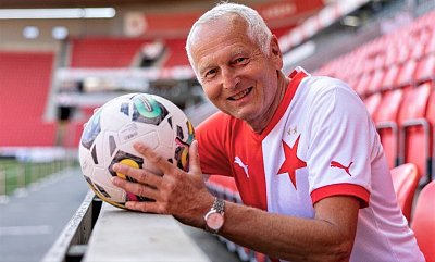 Slavia pozvala seniory zdarma na fotbal
