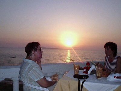 Večerní pohoda, kavárna Evinos, Korfu