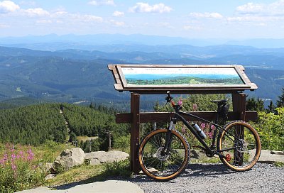 Cyklista šel na pivo