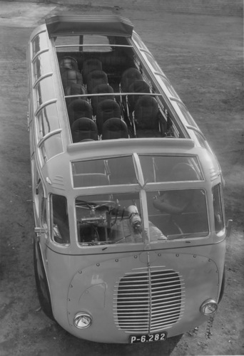 Luxusní autobus Tatra 23 pro cestovní společnost Čedok.jpg
