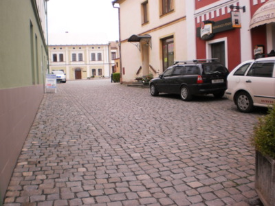 Průchod na Šubrtovo náměstí (Malé, dříve Koňský trh)