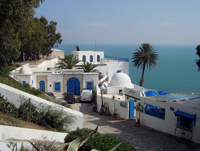 Tuniský turistický klenot. Pobřežní městečko Sidi bou Said