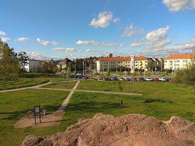 Pohled z Helgolandu na kruháč na Vaňkově náměstí