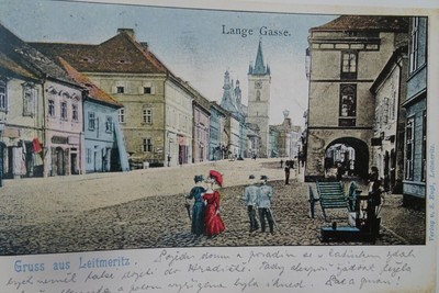 dlouha-ulice-s-podloubim-1900.jpg