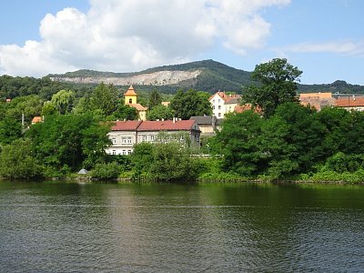 Prackovice nad Labem a lom Kubačka