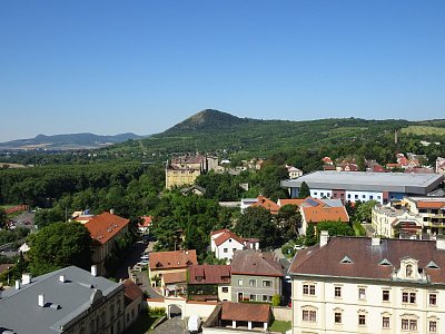 Výhled z věře na Radobýl a bývalé mrazírny